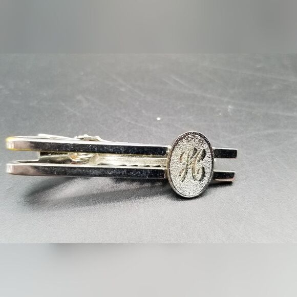 Estate Accessories - H initial tie clip crystal sparkle. Misc.